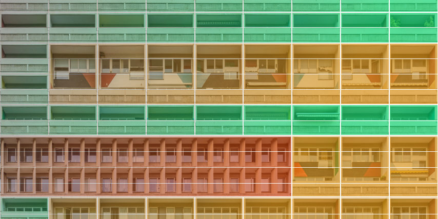 Beispiel für Dekonstruktion einer parametrischen Fassade (Corbussier, Wohnmaschine, Berlin). Quelle: Matthias Süßen, Lizenz: CC BY-SA via <a href="https://commons.wikimedia.org/wiki/File:Corbusierhaus,_Berlin-msu-2021-2259-.jpg">Wikimedia Commons</a>